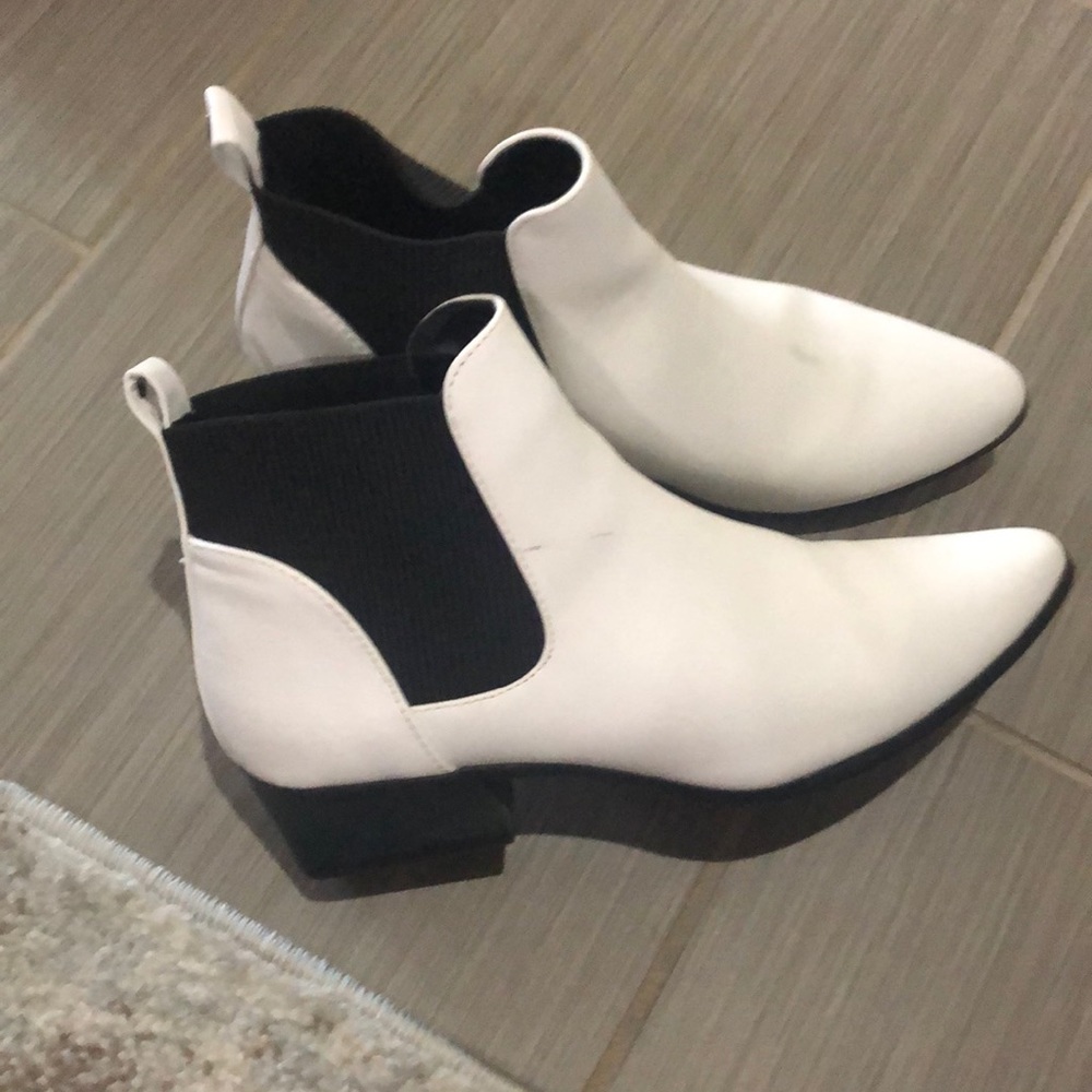 white pointed toe boots